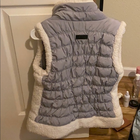 Vest - Picture 2 of 4